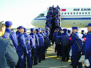 （圖）包機運輸