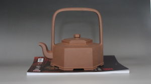 “景舟杯”制壺大賽金獎作品“天方提梁”