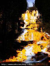 扎嘎瀑布的美景