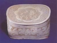 宋定窯剔花花鳥紋枕 宋定窯剔花花鳥紋枕