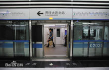 大連捷運月台幕門