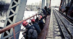 “人體海盜船”