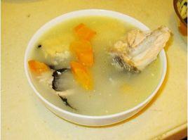 三文魚骨紅蘿蔔湯 三文魚骨紅蘿蔔湯