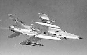 “野鼬”原本是美國空軍的壓制敵方防空作戰任務（Suppression of Enemy Air Defenses，SEAD）的暱稱。初期最有名的任務為1965年8月12日批准的鐵手（Iron Hand，本文采台灣軍事刊物譯法）行動。野鼬原是行動名稱，美國空軍規劃這個行動進行北越防空飛彈的偵測與壓制任務，初期被稱為“雪貂行動”：一種掠食性動物，總是深入獵殺對象的洞穴殺死對方（因為這個任務：要深入搜尋）。這個名稱後來為了易於區別而被變更，因為二戰時美軍已有雷達反製作戰專用轟炸機，也稱為“雪貂”。一架擔任野鼬任務的F-105G，翼下攜帶一枚AGM-45百舌鳥和AGM-78標準反輻射飛彈