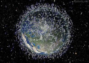 近地軌道和地球同步軌道上的太空碎片。
