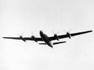 洛厄&middot;巴拉漢姆駕駛XF-12樣機首飛