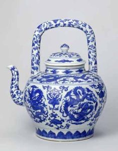 明青花團龍紋提梁壺 明青花團龍紋提梁壺