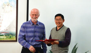 唐納德·格里爾遜（）