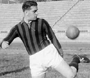 在米蘭效力時的岡納·諾達爾