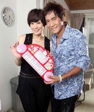 齊秦和賈靜雯合影