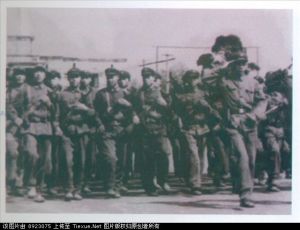 從西藏換防下來的149師（原藏字419部隊）的步兵方隊在接受首長檢閱！