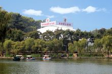 興慶宮大劇院和環球城馬戲劇院遠眺圖