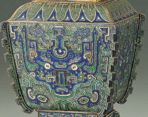 清內填琺瑯獸面紋方觚 清內填琺瑯獸面紋方觚