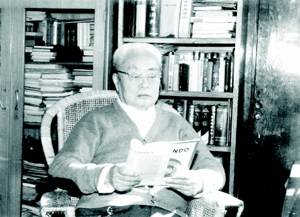 葉籟士在審閱《世界》雜誌