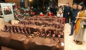 朱古力兵馬俑頭戴聖誕帽