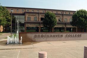 布魯克海文學院 布魯克海文學院