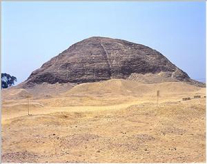法老阿蒙涅姆赫特三世的金字塔