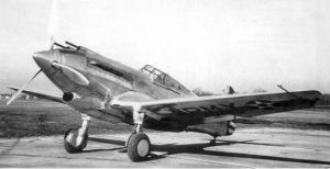 修改過的 XP-40，擴大了機頭散熱器，並取消了腹部散熱器