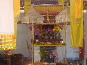 （圖）宗教活動場所-緬寺內景 