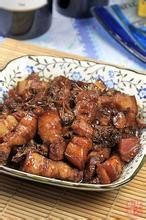 梅菜燜五花腩 梅菜燜五花腩