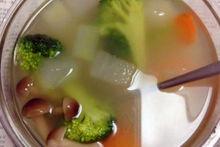 蔬菜湯的蔬菜關東煮