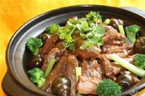 砂鍋炆鵝掌亦 砂鍋炆鵝掌亦