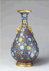 明掐絲琺瑯花卉紋玉壺春瓶