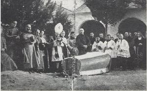 費主教主持前任恩主教的葬禮