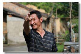 村民[居住在村一級行政區劃內的公民]