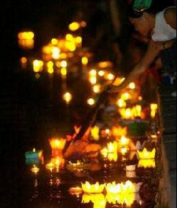 七月十五放河燈 七月十五放河燈