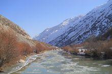 哈卡里省最大河流-扎普河