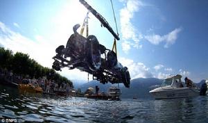 阿斯科納當地一家潛水俱樂部決定將車打撈出來，拍賣後為慈善機構籌集善款