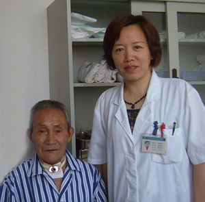 韓瑞珠博士與南昌博大耳鼻咽喉醫院患者合影