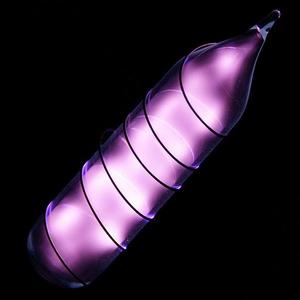 通電發光後的氦氣