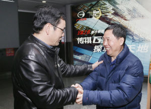 在北京參加完中國工程院2017年當選院士頒證儀式回來的康振生院士（右）