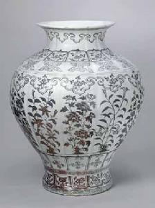 明釉里紅四季花卉紋尊