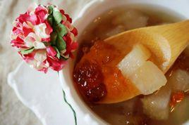 桃膠枸杞燉雪梨 桃膠枸杞燉雪梨