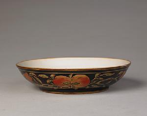 清乾隆仿黑漆描金纏枝花果盤 清乾隆仿黑漆描金纏枝花果盤