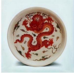 五彩雲龍紋碟 五彩雲龍紋碟