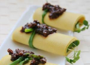 香椿苗豆皮卷 香椿苗豆皮卷