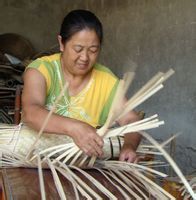 道明鎮農民開展竹編工作