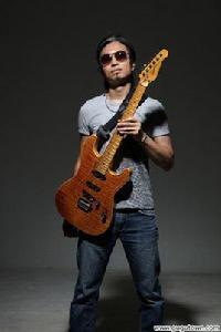 郭智勇[戰斧樂隊主音吉他手]