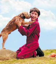 《外星神犬》中的連姆&middot;艾肯