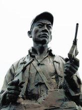 郭振清銅像(圖1)