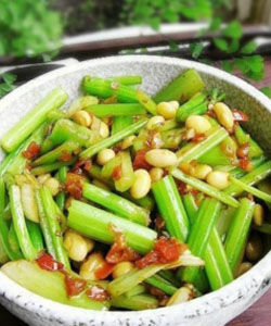 剁椒芹菜炒黃豆 剁椒芹菜炒黃豆