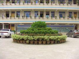 爾崧中學 爾崧中學