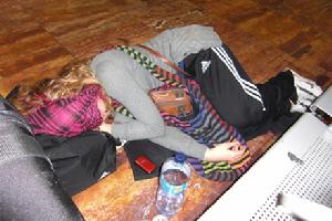 在機場照樣能睡得很安詳