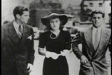 二戰時，與哥哥和妹妹在倫敦