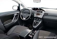 逸志國外版車型Verso內飾圖