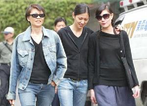 周美青（左）和馬唯中（中）與馬元中（右）